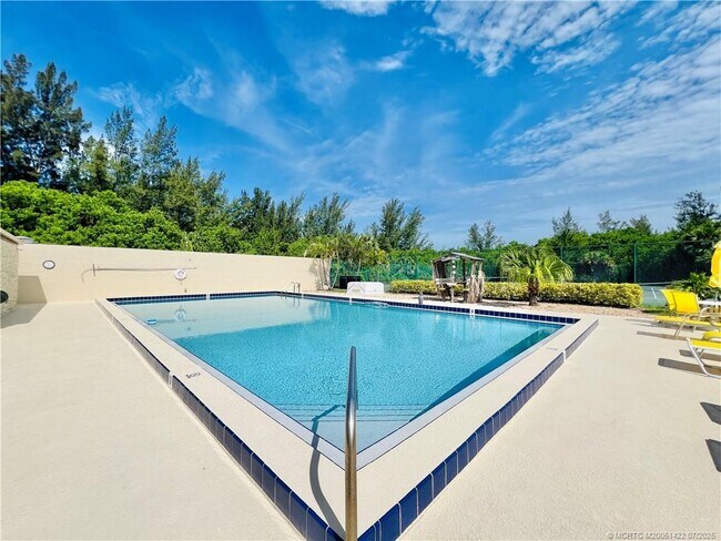 Building Photo - 4225 N Hwy A1A