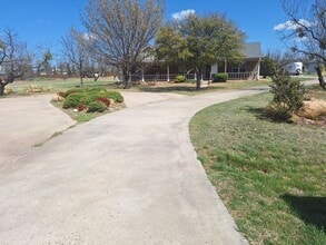 Building Photo - Wonderful home on 1.6 Acres!