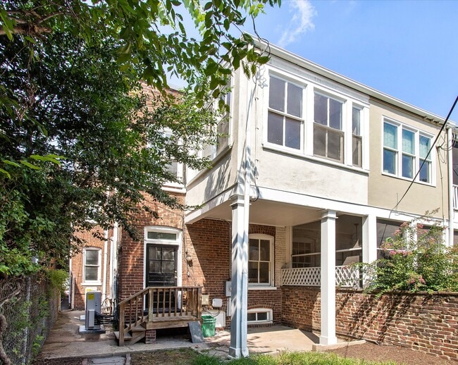 Building Photo - 2105 Stuart Ave