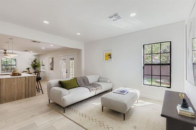 Building Photo - 2014 Hardy Cir