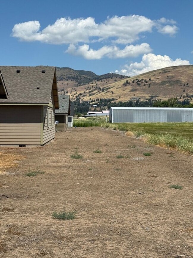 Building Photo - 4255-4257 Wyoming Street