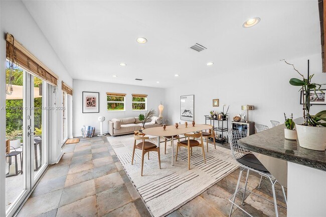 Building Photo - 3080 Calusa St