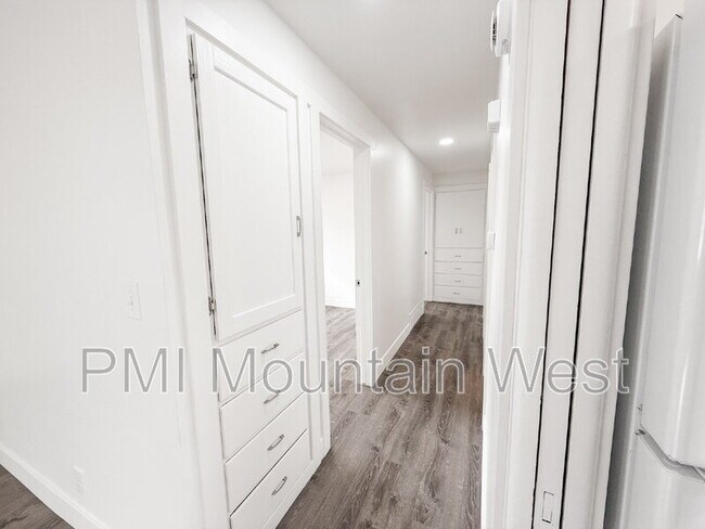 Building Photo - 1011 Claremont Dr