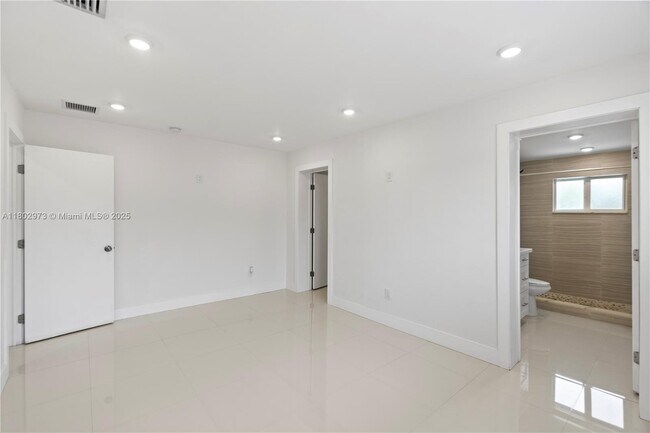 Building Photo - 10501 SW 53rd St