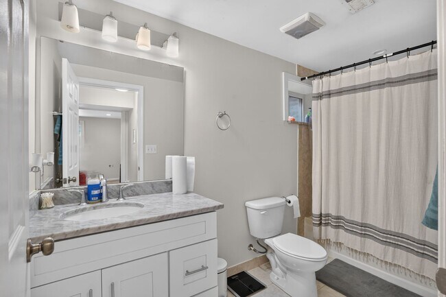 Building Photo - 4725 Springbrook Dr
