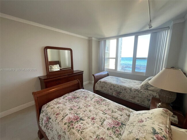 Building Photo - 3505 S Ocean Dr