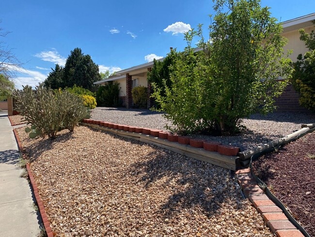 Building Photo - Coming Soon! Cozy 3 bedroom 2 bathroom Hom...