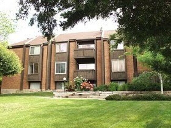 Building Photo - Foothill Condo