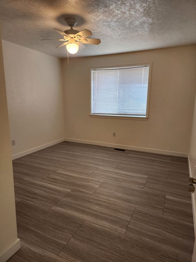 Building Photo - Lake house with Shop on 1/2 acre