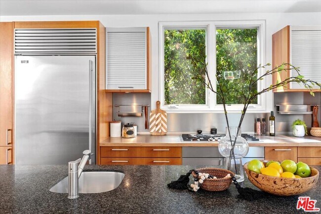 Building Photo - 211 S Valley St