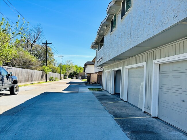 Building Photo - 8038 Sands Point Dr