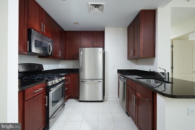 Building Photo - 525 N Fayette St