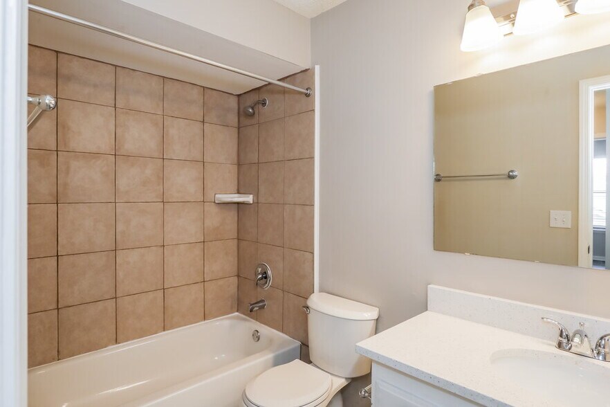 Building Photo - 4564 Cinderbed Dr