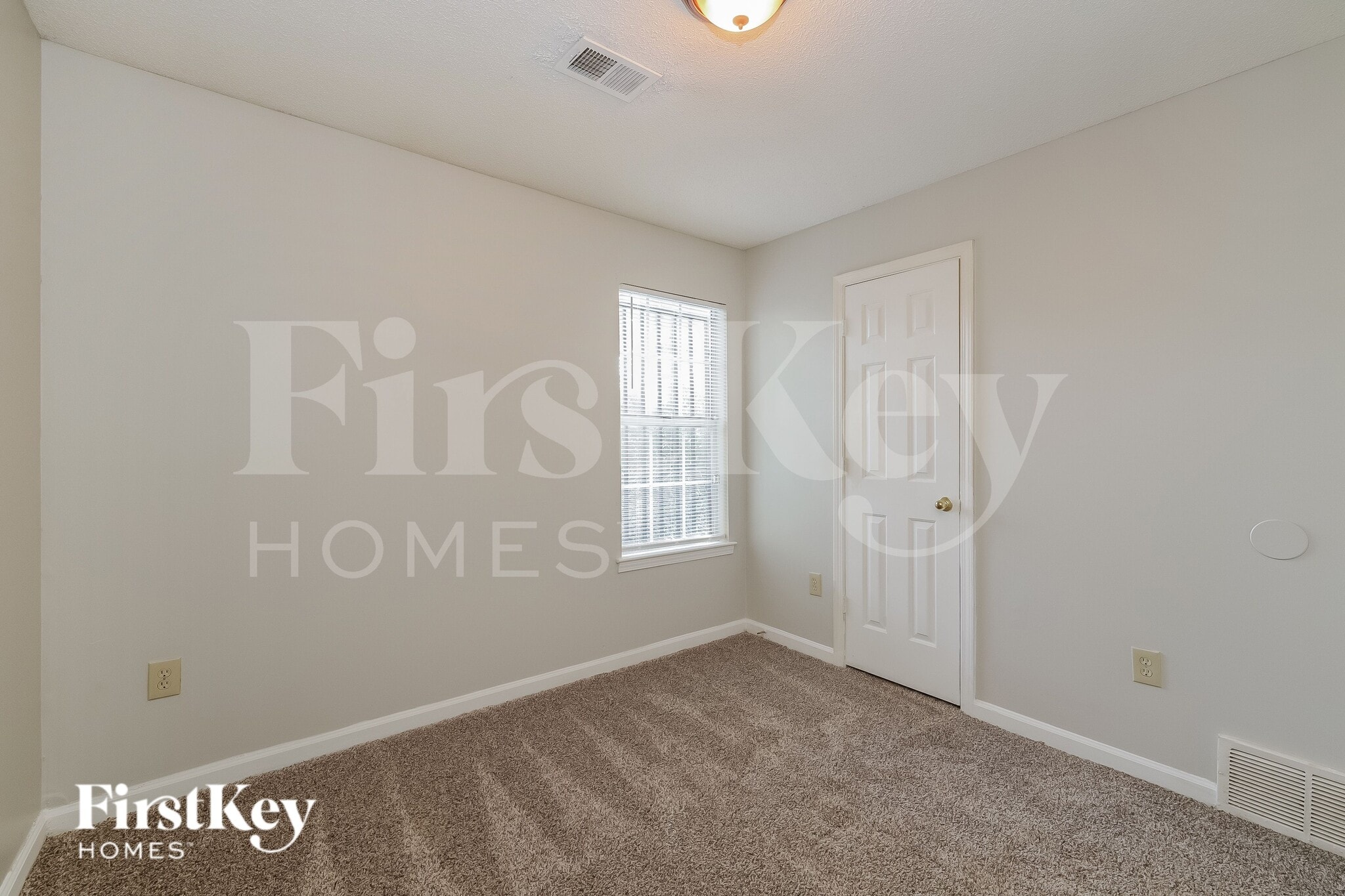 Building Photo - 2852 Beverly Hill St