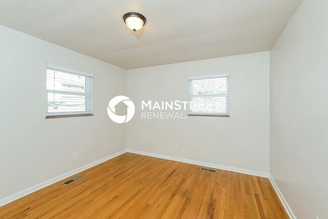 Building Photo - 4 Bedroom Pet-Friendly Home in KINGSTON, TN with Main Street Renewal