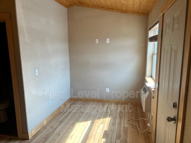 Building Photo - 1263 US-2