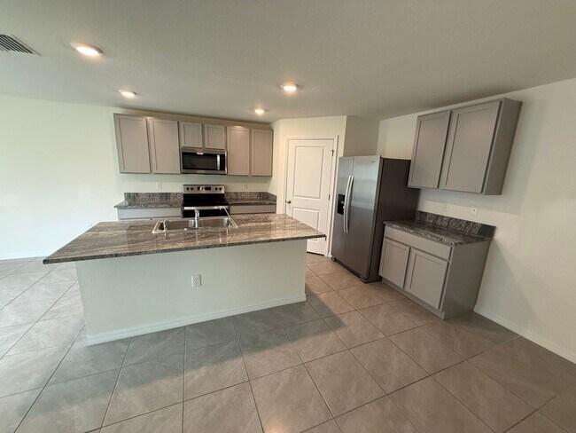 Building Photo - Newly built 3 bedroom home in a quiet Cul-...