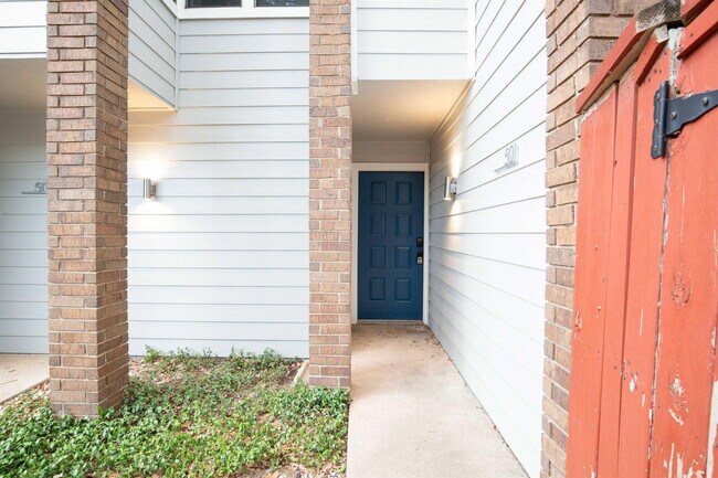 Building Photo - 7635 Guadalupe St