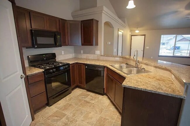 Building Photo - For Rent – Beautiful 3 Bed, 2 Bath Home wi...