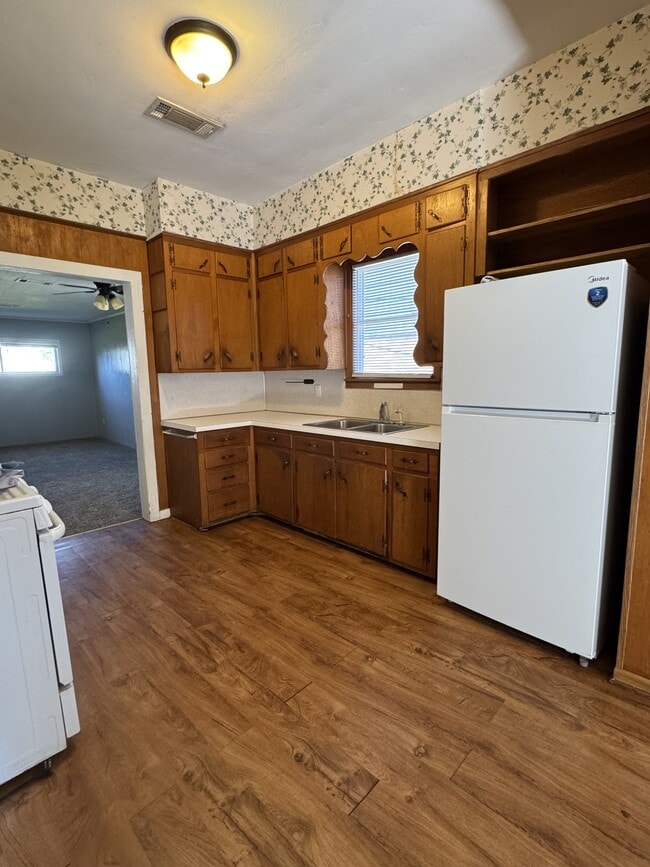 Building Photo - 1608 Elgin Ave