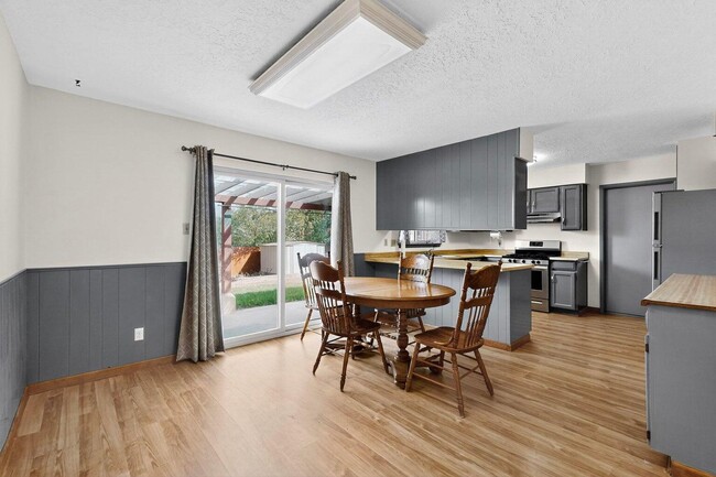 Building Photo - 2702 Avenida Del Sol