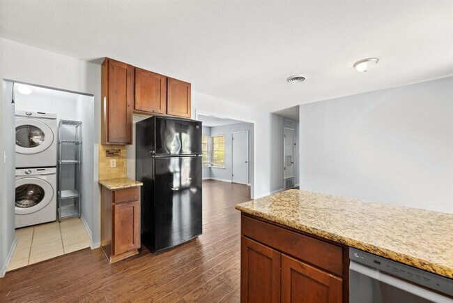 Building Photo - 103 W Croslin St