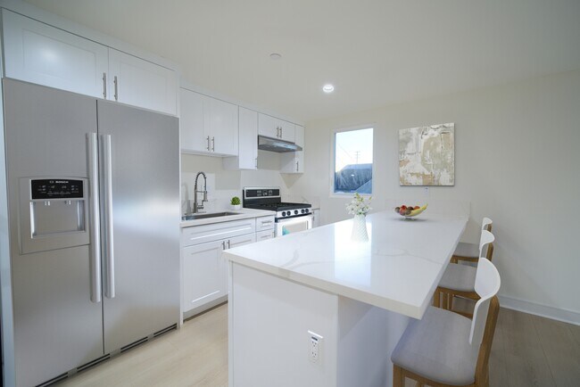 Building Photo - 8414 S McKinley Pl