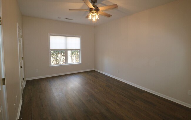 Building Photo - 6901 Hanesbrook Cir