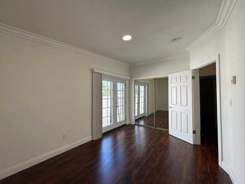 Building Photo - 2203 Voorhees Ave