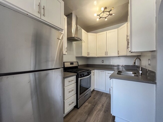 Interior Photo - 636 Chestnut Avenue