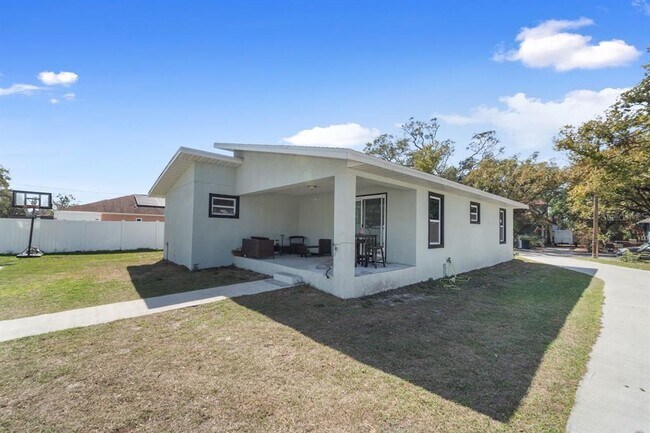 Building Photo - 1650 14th St S