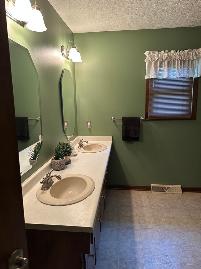 Building Photo - Home in Easley close proximity to schools!!