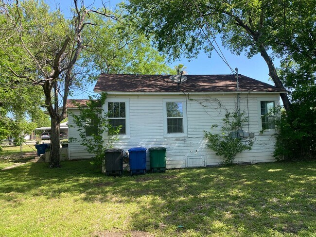 Building Photo - 2 Bedroom/2 Bath University Park Subdivision