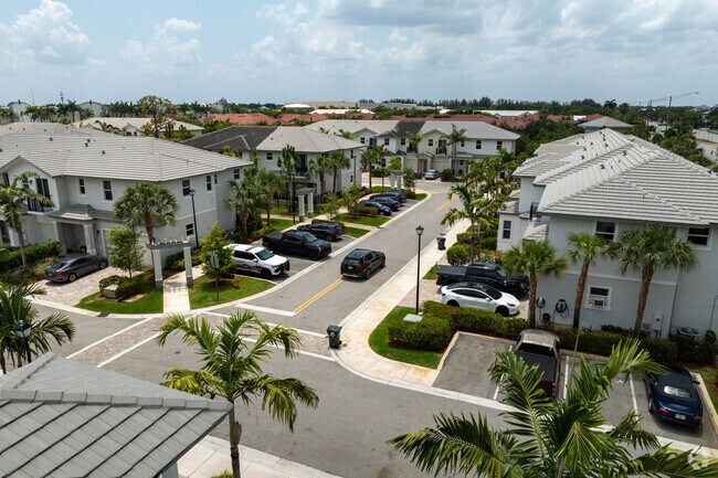 5150 W Hillsboro Blvd - Long Pines Townhomes