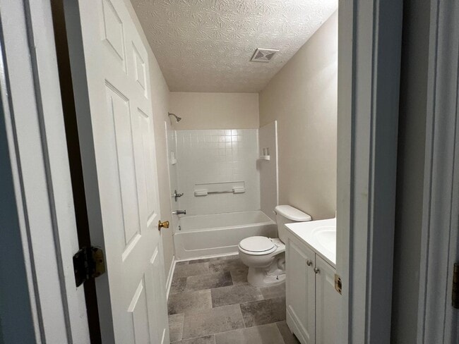 Building Photo - 3153 Kingswood Glen