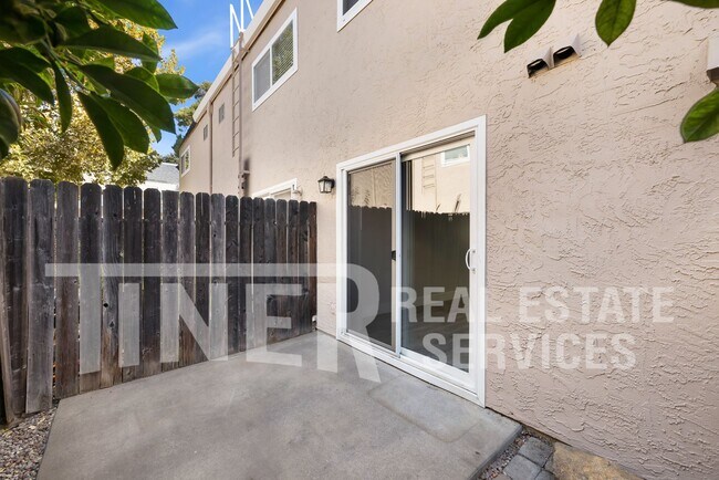 Building Photo - 7032 Fair Oaks Blvd