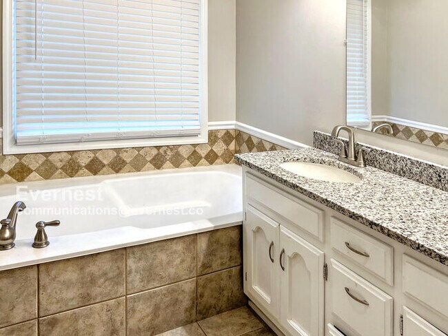 Building Photo - 128 Pebblebrook Cir