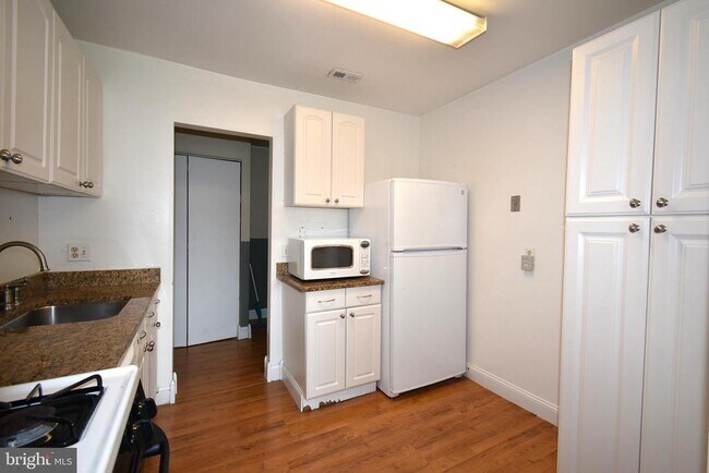 Building Photo - 6017 Majors Ln