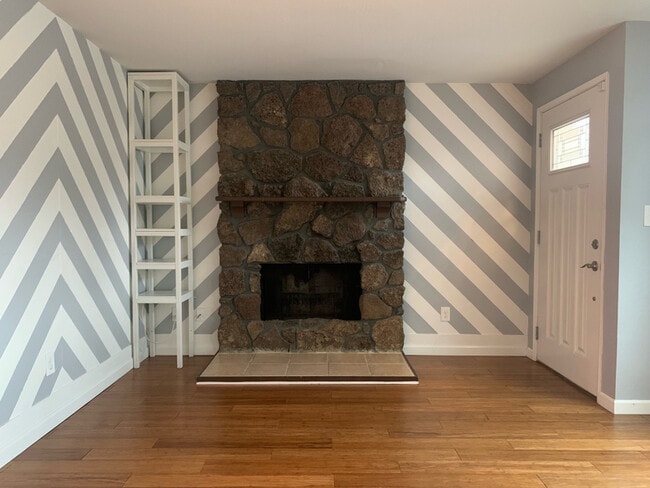 Building Photo - 319 Glenn St