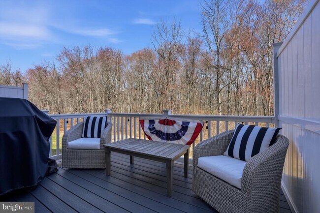 Building Photo - 60 Pratt Ln