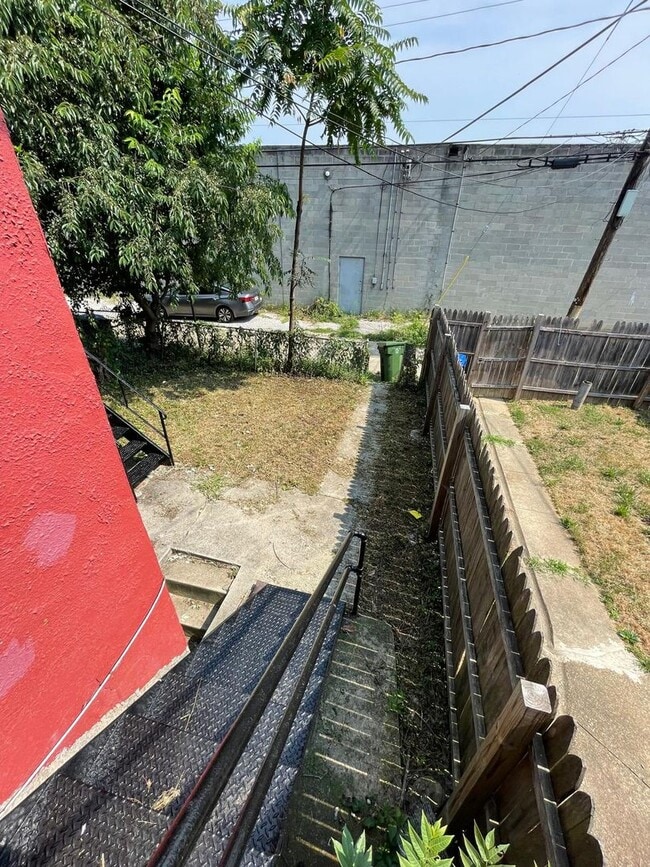 Building Photo - 3840 Dolfield Ave