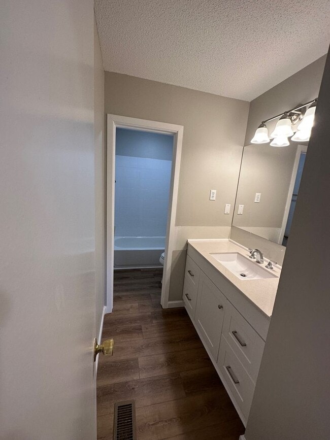 Building Photo - Newly Renovated