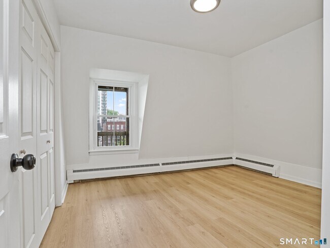 Building Photo - 678 Atlantic St