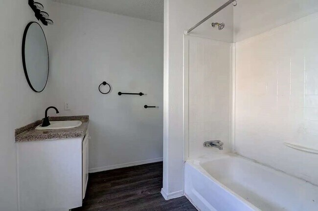 Building Photo - 11727 Greensbrook Forest Dr