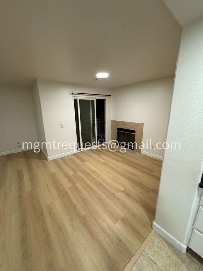 Building Photo - 11943 Olive St