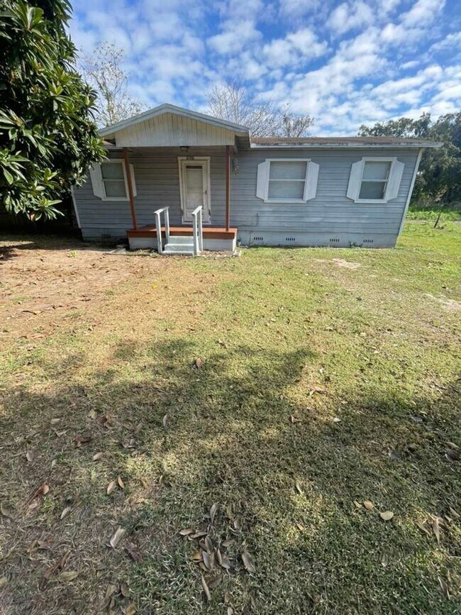 Building Photo - 3/1 Cute cozy single-family home! Apply for FREE This Holiday Season!