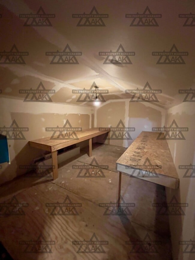 Building Photo - Spacious 3BR, 2.5BA Home off Chena Hot Springs Rd Dog Friendly