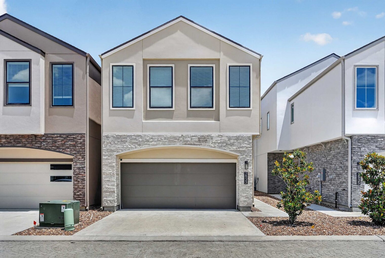 Building Photo - 2926 El Fenice Ln
