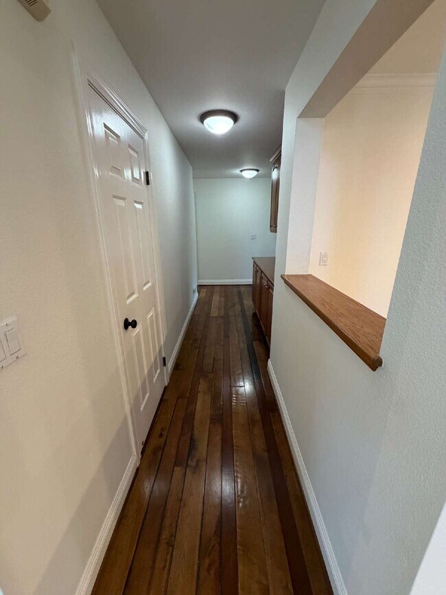 Building Photo - "Charming 4-Bed Oasis with Granite Touches with Tennis and Poolside Bliss steps away in Danville!"