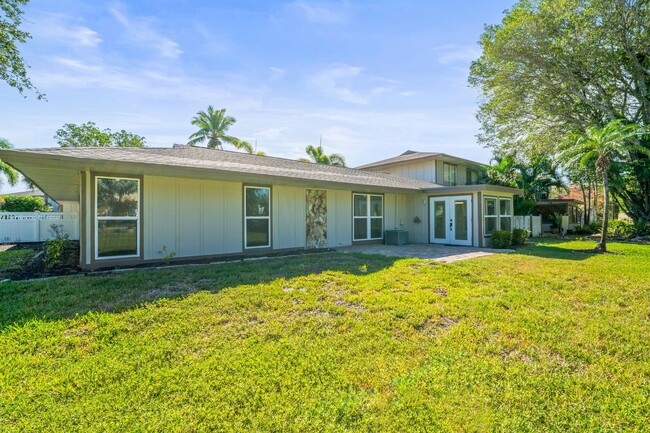 Building Photo - Fully Renovated 3 Beds 2 baths condo off M...